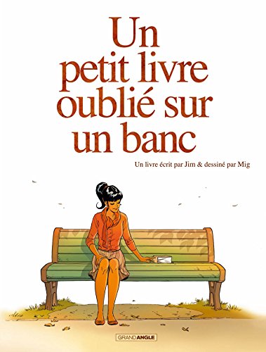 UN PETIT LIVRE OUBLIÉ SUR UN BANC
